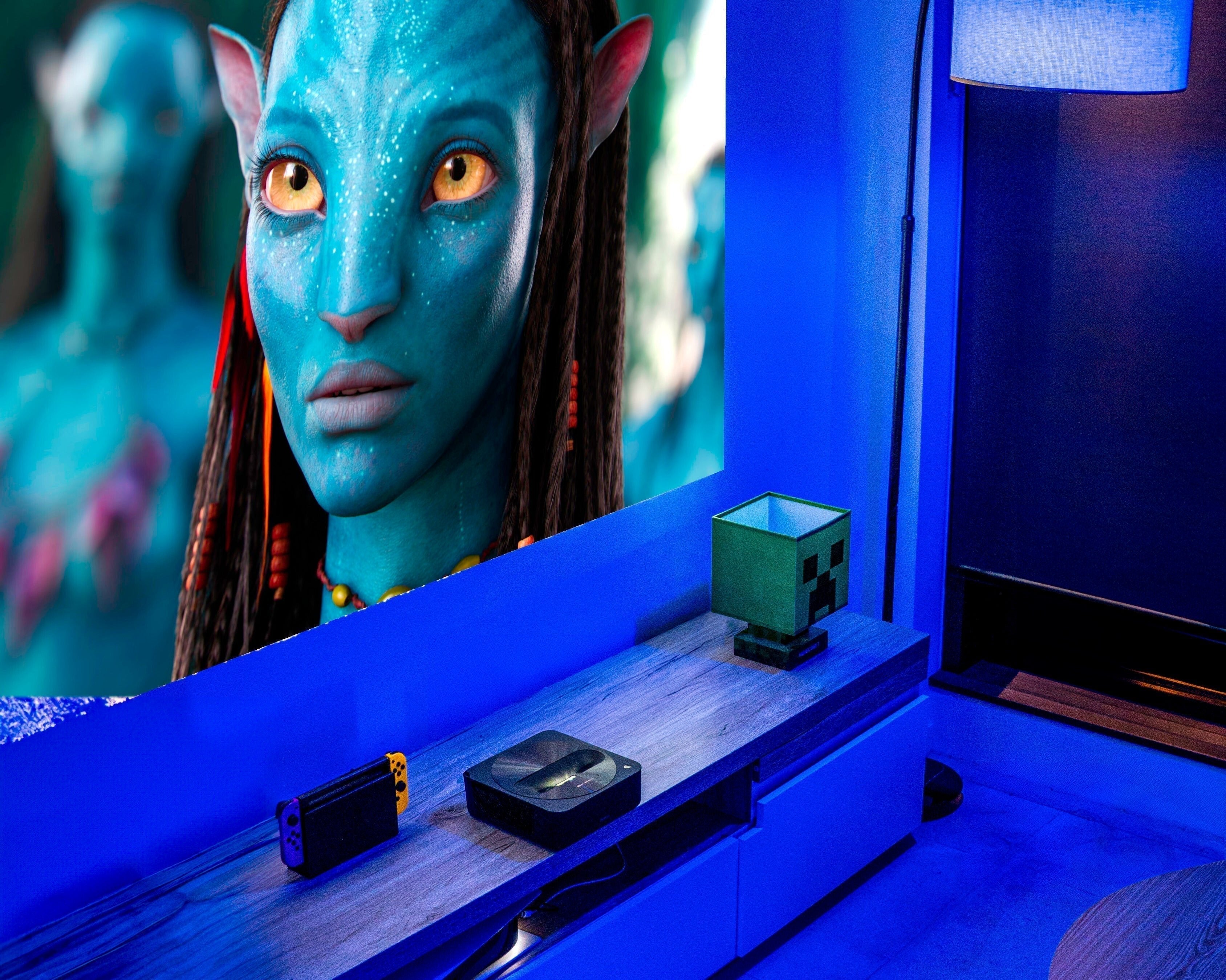 Can projectors connect to wifi? - The Projection Room