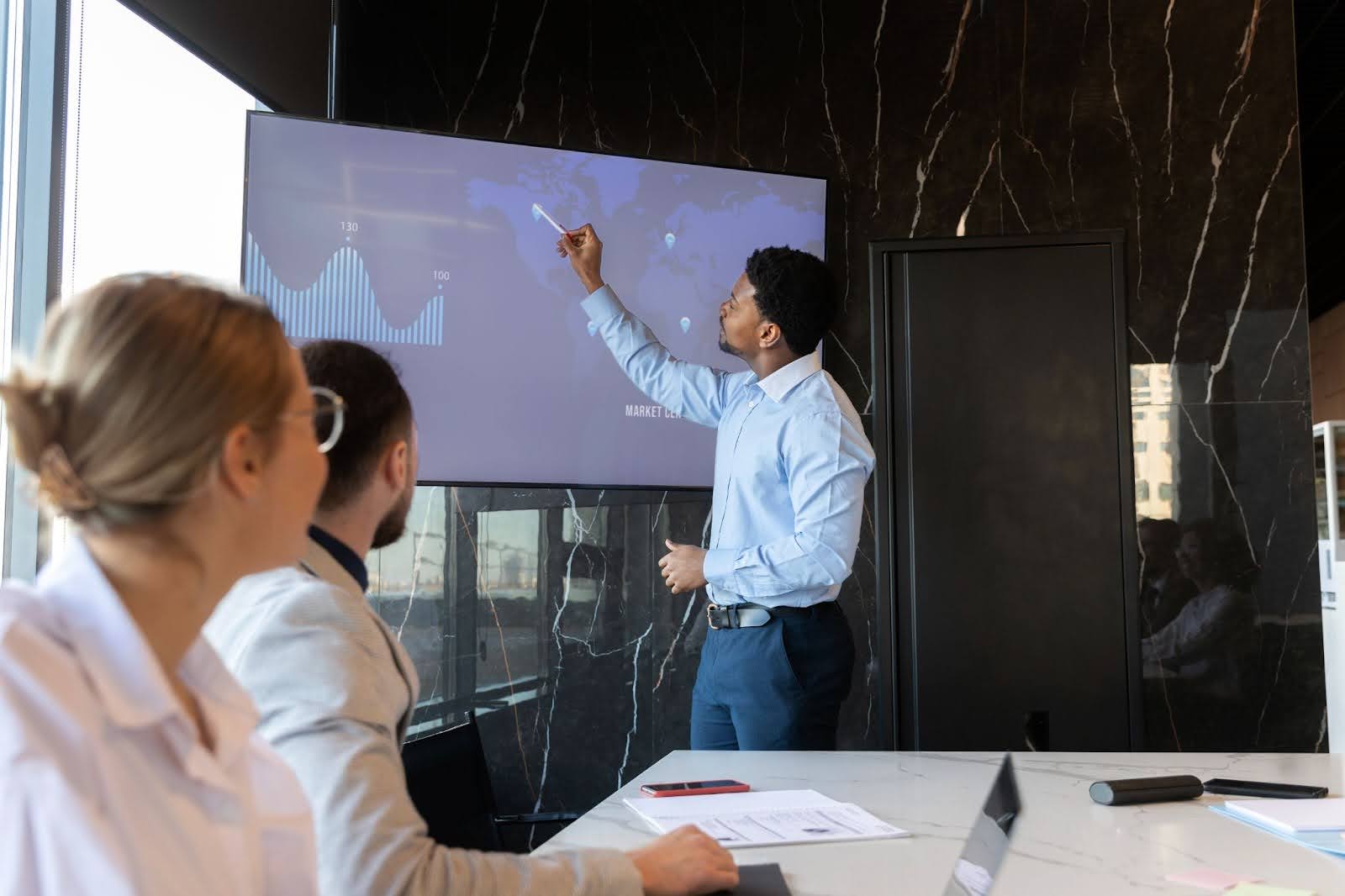 The Benefits of Portable Projectors For Business Presentations - The Projection Room
