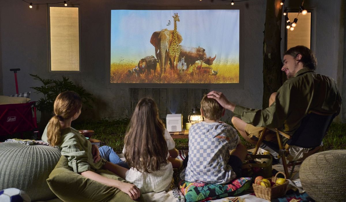 Building Stronger Connections: How Projectors Can Enhance Relationships - The Projection Room
